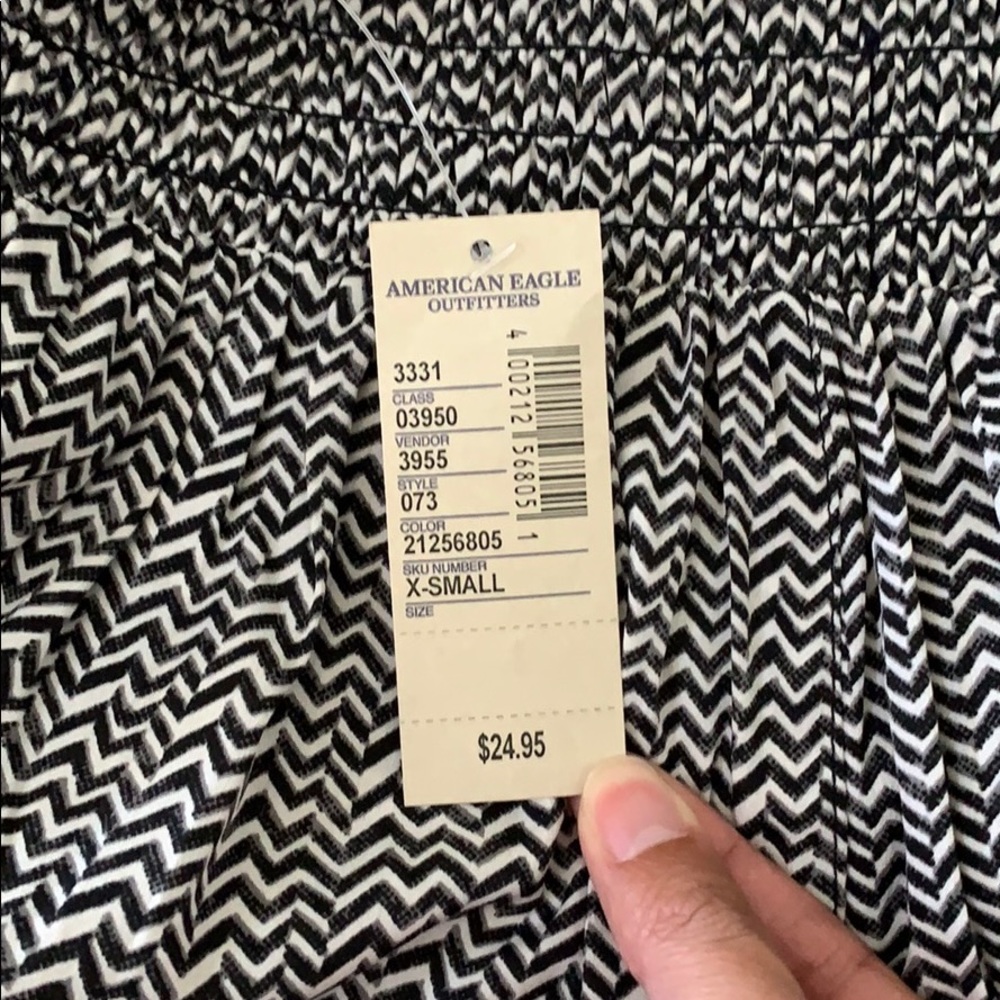 American Eagle pull on zig zag printed short NWT - image 3